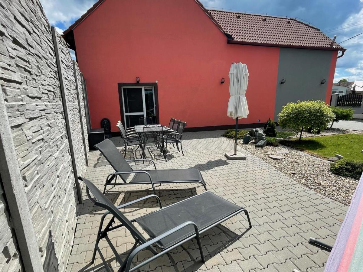 Ubytovani U Mikesa Břeclav エクステリア 写真
