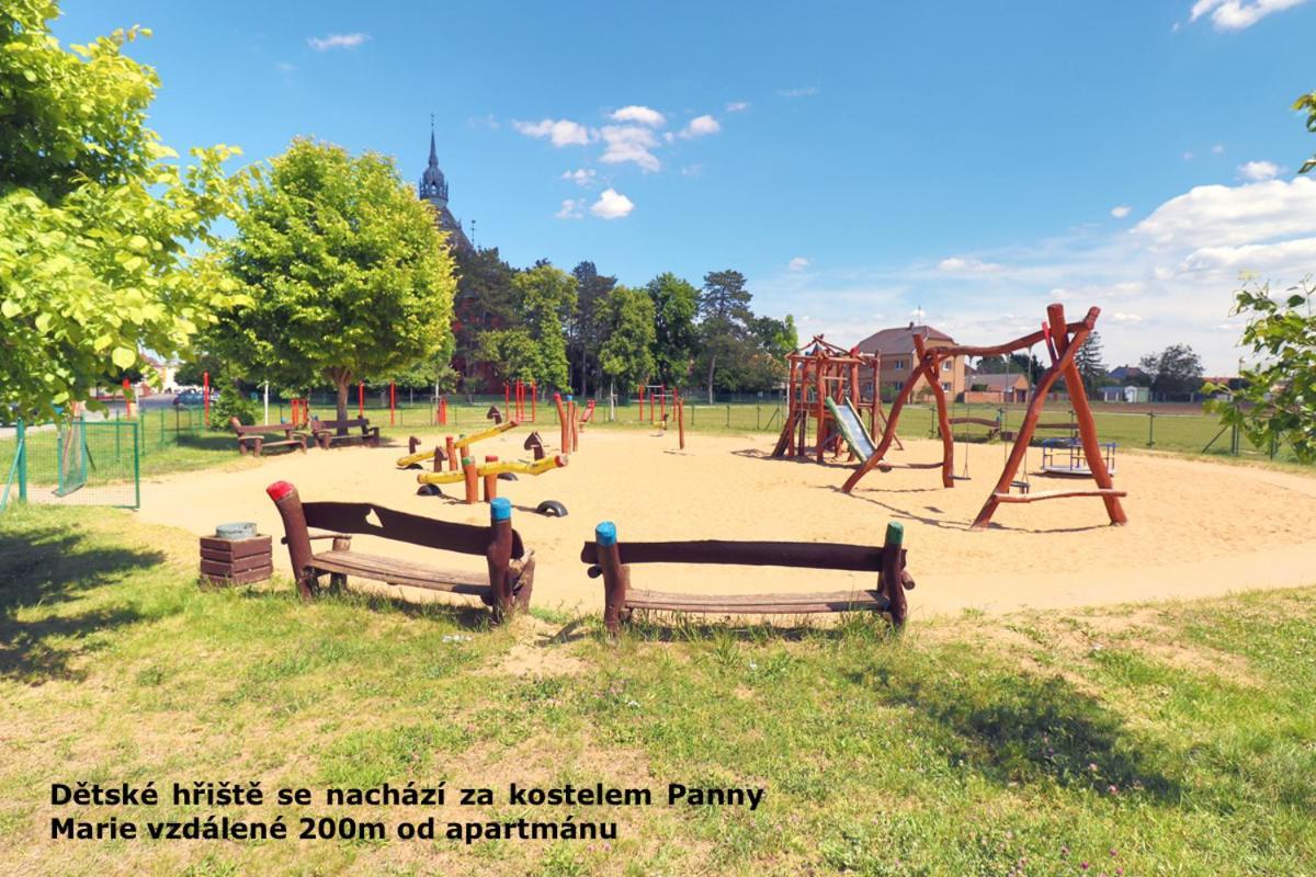 Ubytovani U Mikesa Břeclav エクステリア 写真